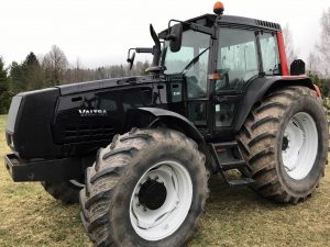 Traktorius VALTRA 8550