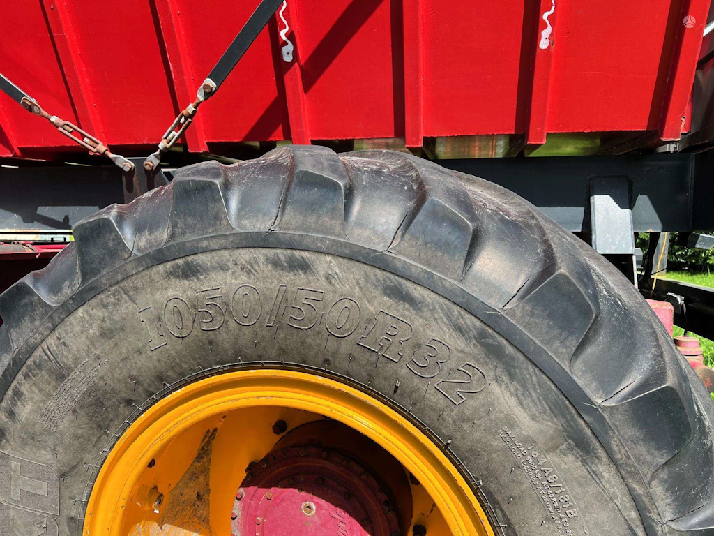 1050/50R32