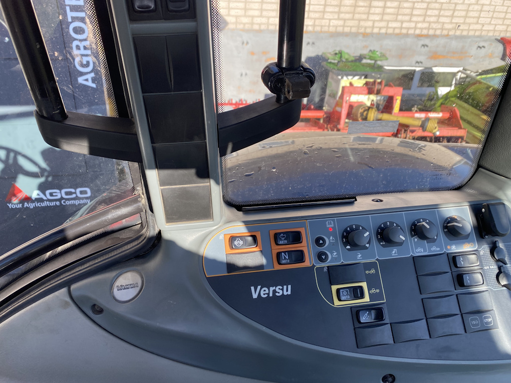 Valtra kabinos salonas