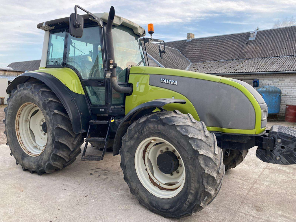 valtra traktorius