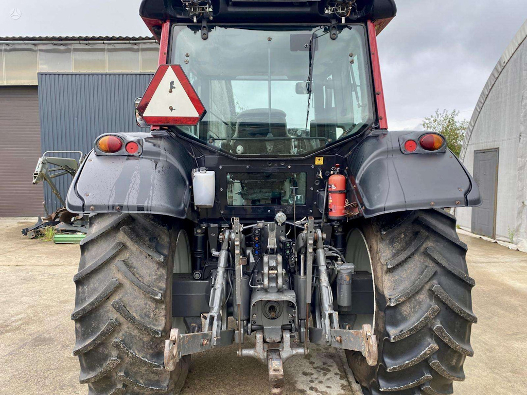 valtra traktorius