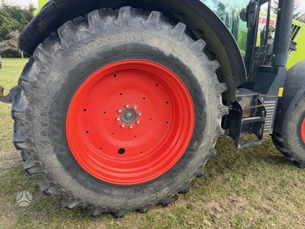 traktoriaus ratas su agro padanga