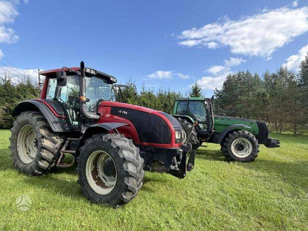 valtra traktorius