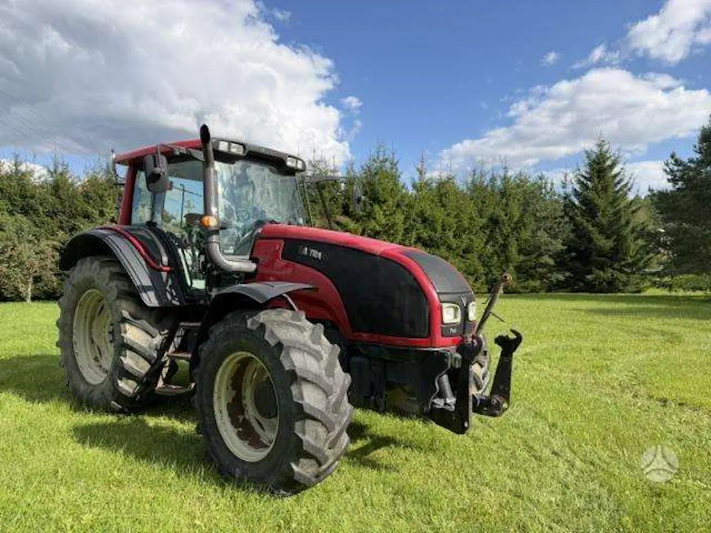 valtra traktorius