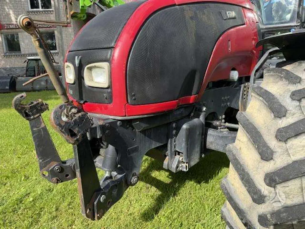 valtra traktorius