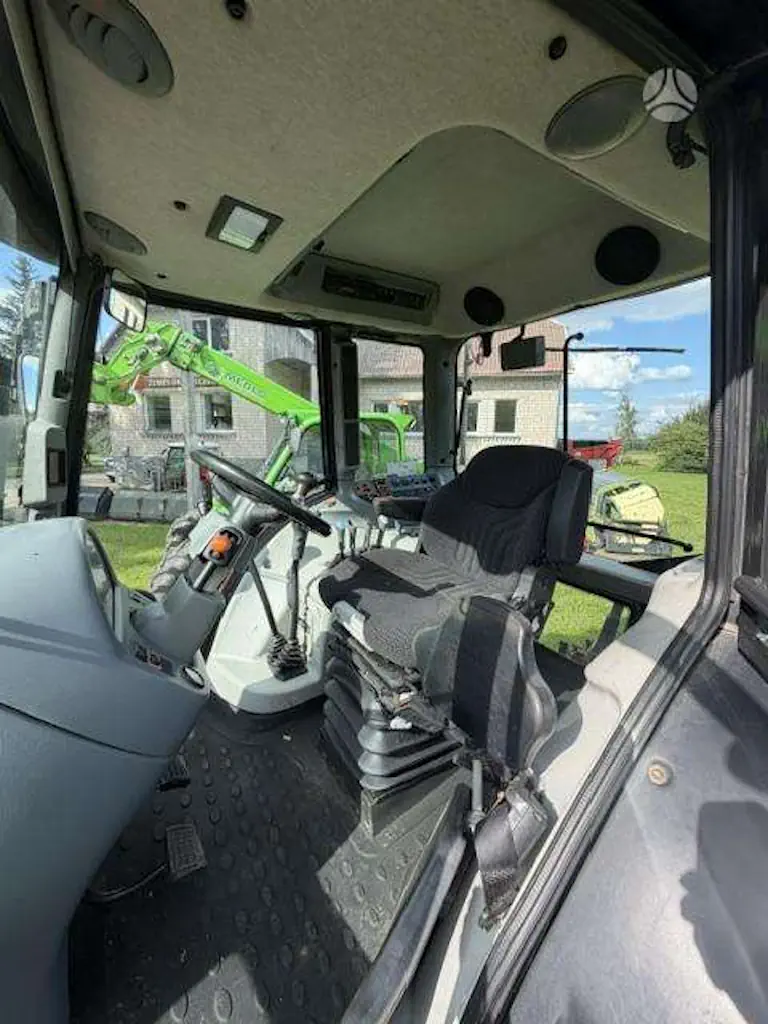 valtra traktorius