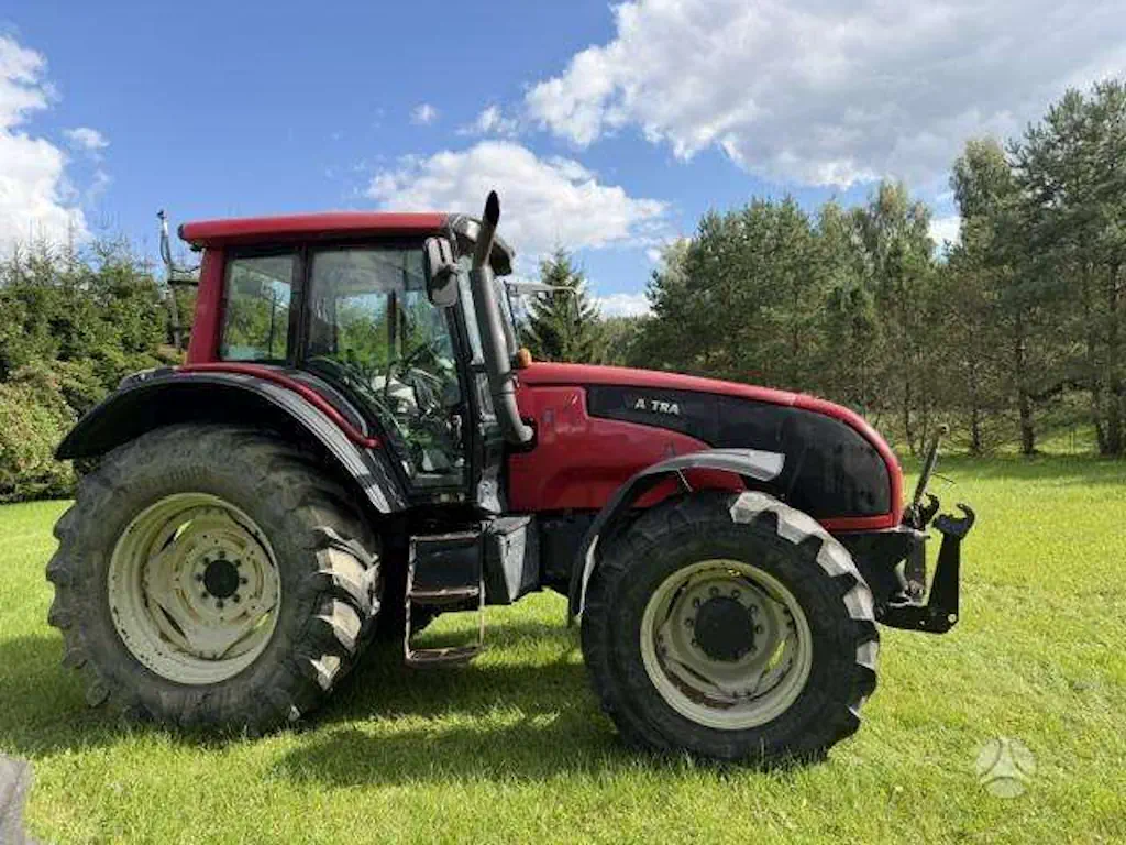 valtra traktorius