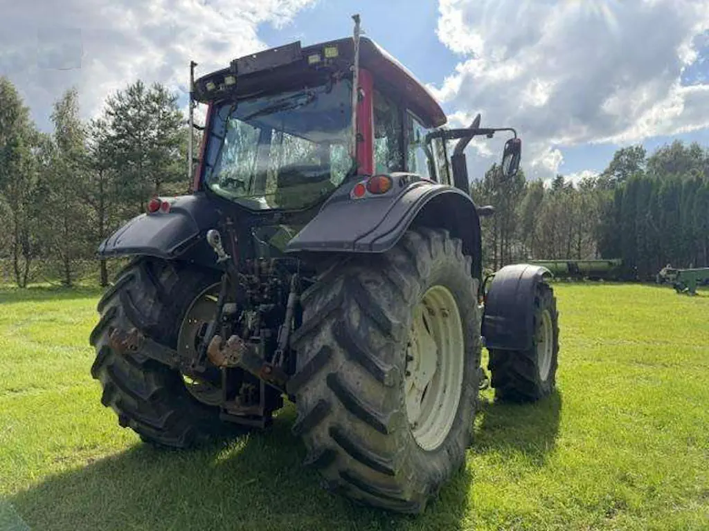 valtra traktorius