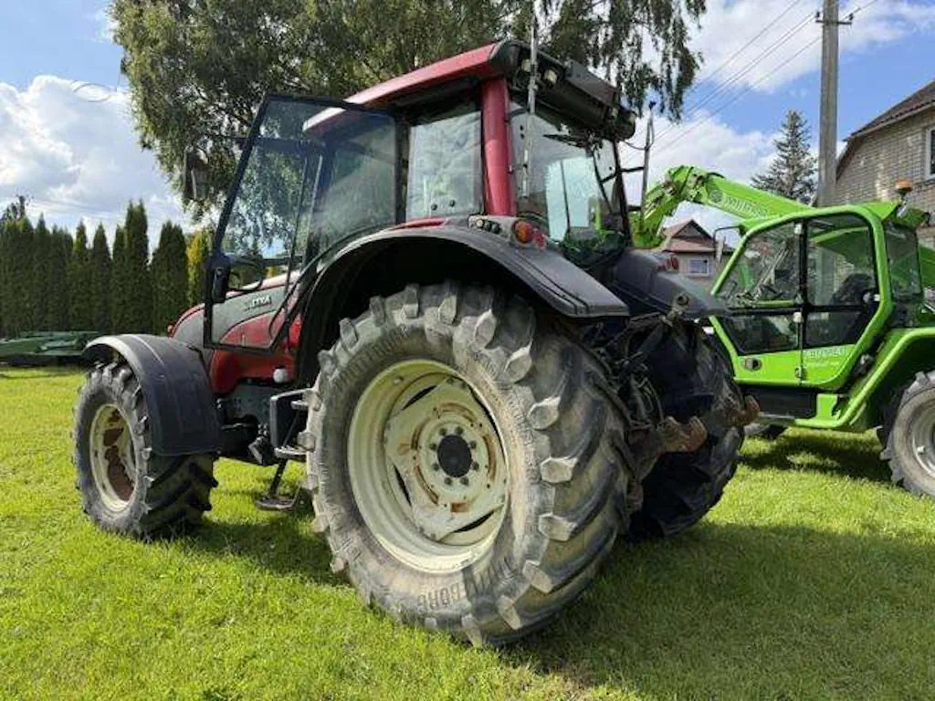 valtra traktorius