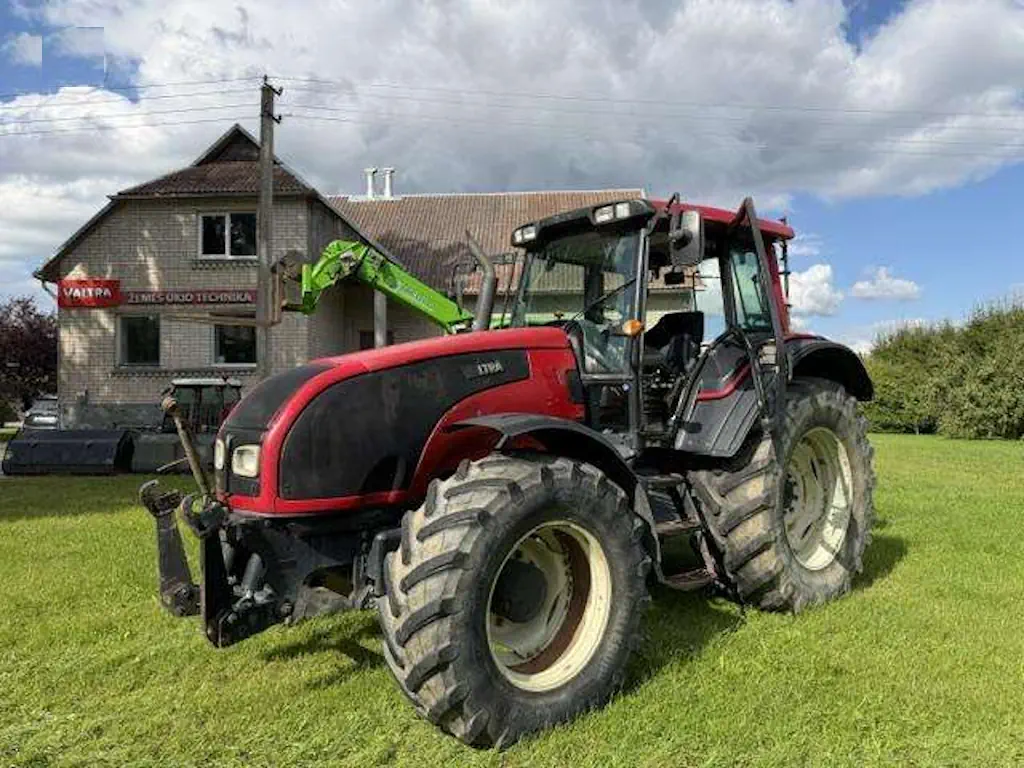 valtra traktorius