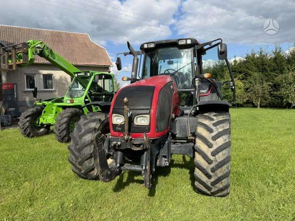 valtra traktorius